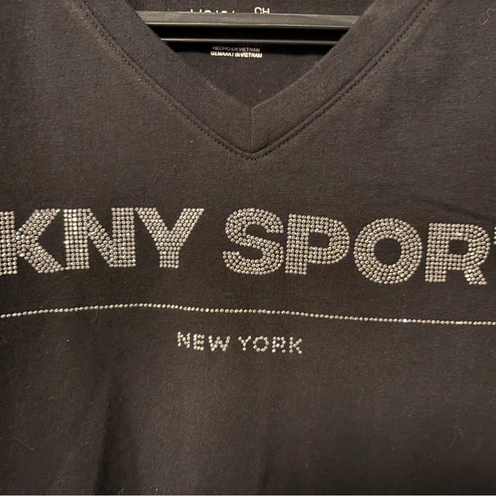 DKNY Sport Black Tee with sparkly Logo - Picture 4 of 5